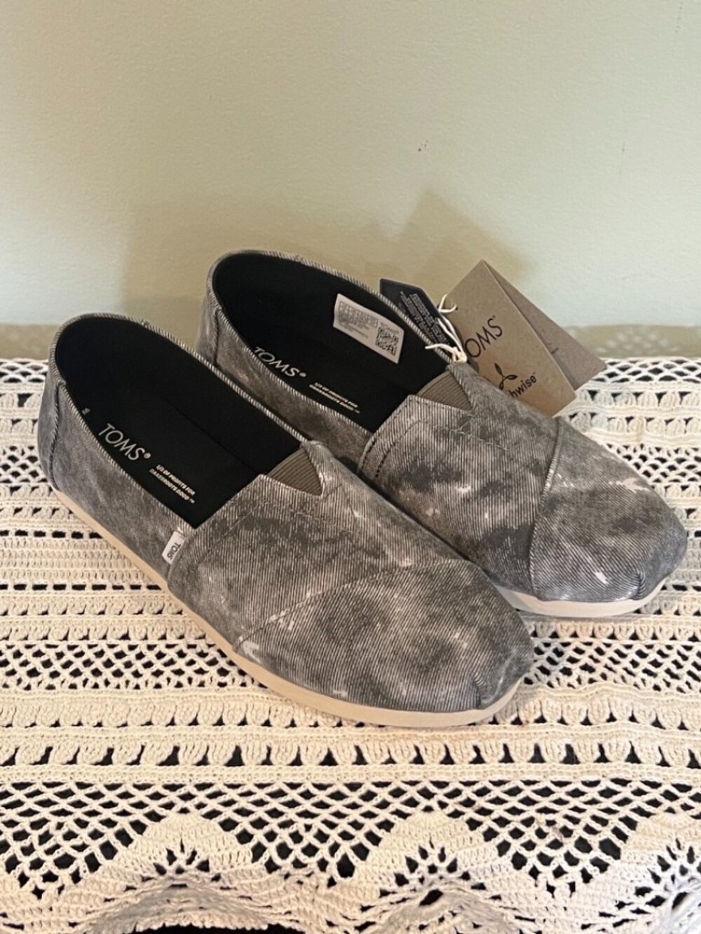 TOMS Alpargata Ortholite Black Distressed Size 6 NWT NIB